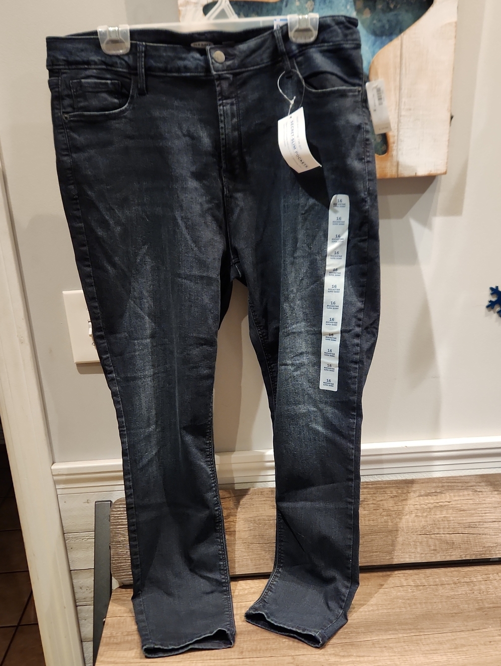 NWT Old Navy Rockstar Women's Super Skinny High-rise Jeans Dark Blue Wash Sz 16